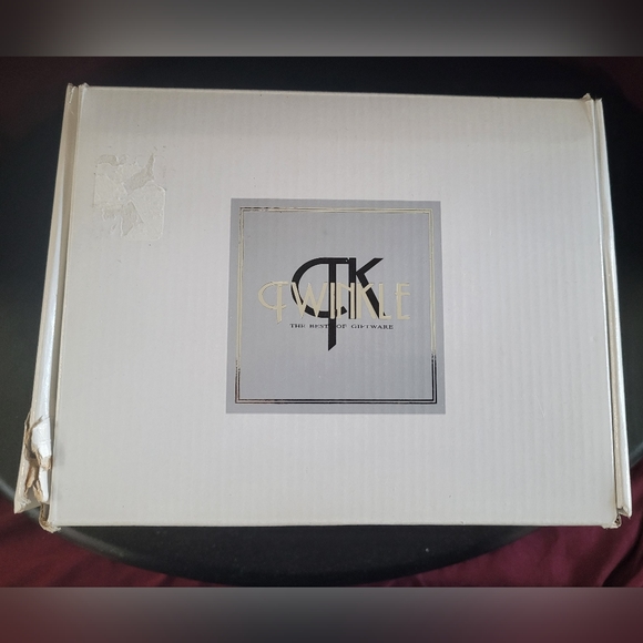 Creamware GORGEOUS FLOWER VASE, boat shaped, Full of Fine Porcelain Roses. - Picture 14 of 16